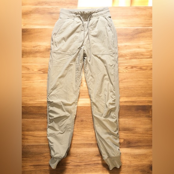 Lululemon Dance Studio Joggers Size 4 Lightweight Athleisure - Picture 5 of 8